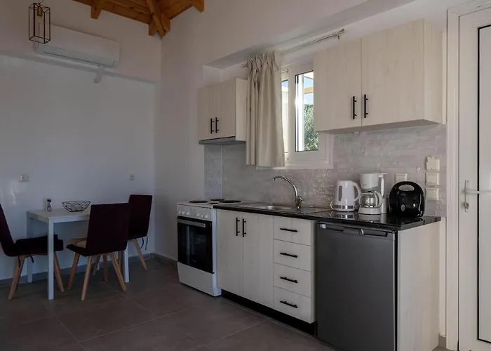 Needa's - Life With Private Pool Kalamata