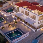 Apartment Needa's - Life With Private Pool *