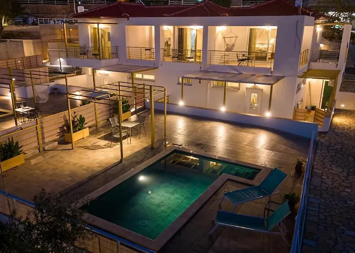 Needa's - Life With Private Pool * קלמאטה